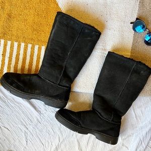 Black uggs with cute stitching on back